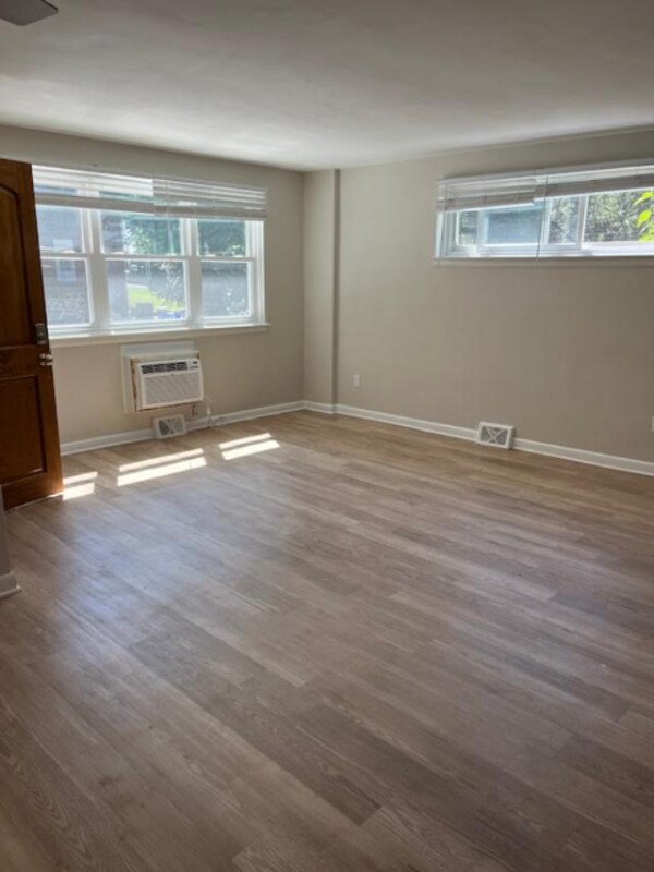 Building Photo - 4431 Rosemont Ave