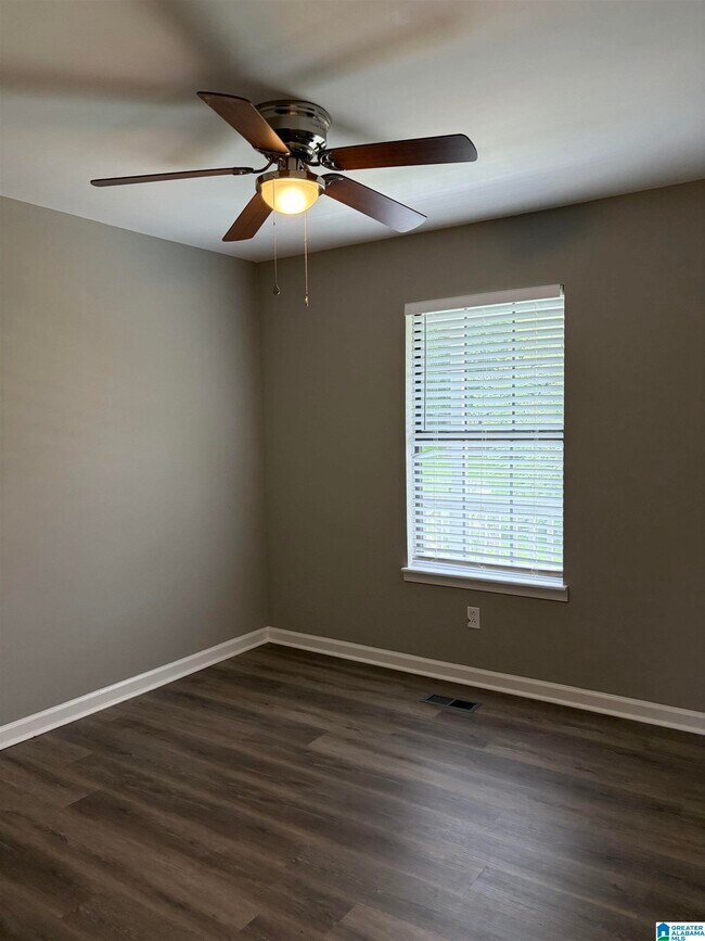Building Photo - 6877 Briarwood Dr