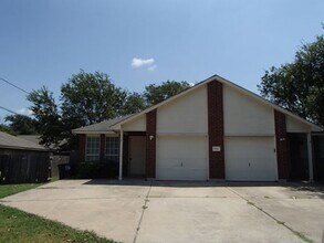 Building Photo - 1004