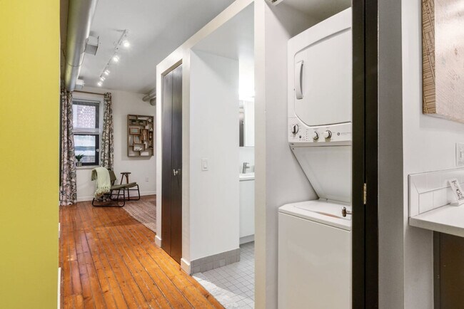 Building Photo - 221 Vine St