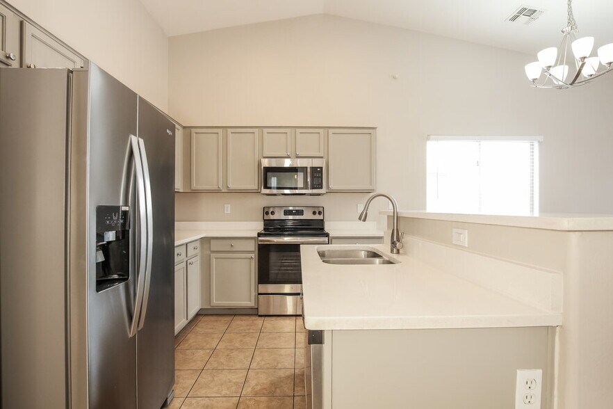 Building Photo - 6622 S 23rd Ave