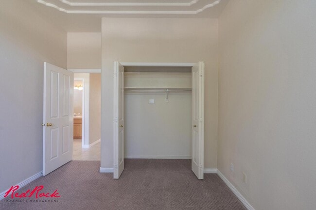 Building Photo - Comfortable 3-bedroom Home. Small Dog Frie...