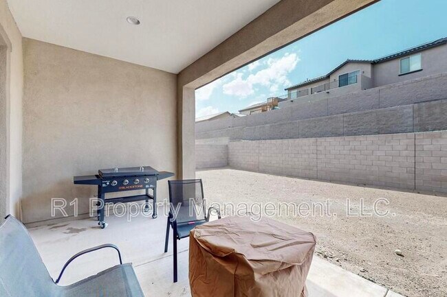 Building Photo - 1723 Mount Hood Trl NW