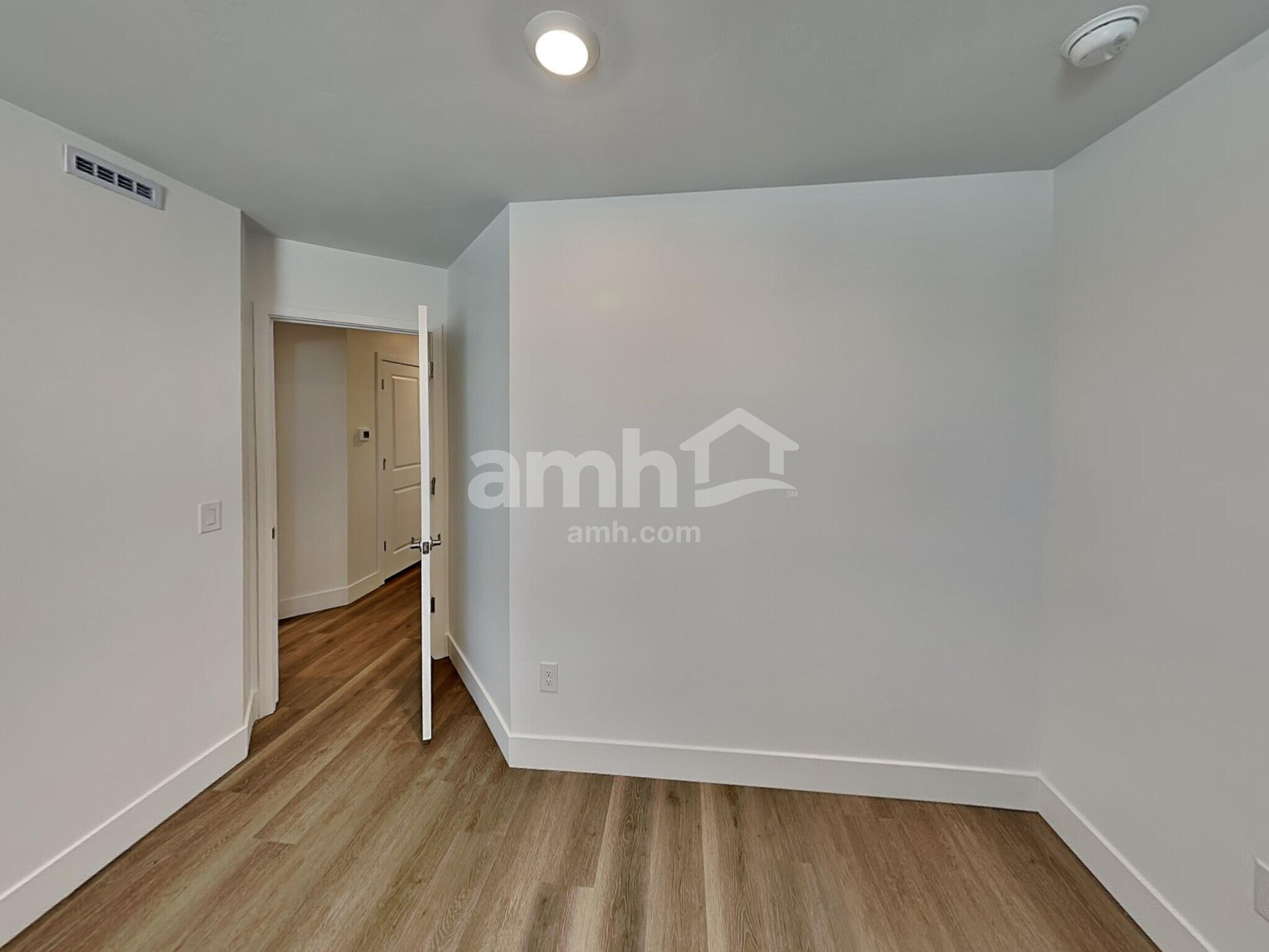 Building Photo - 9588 Harkes Dr