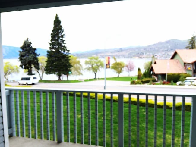 Primary Photo - 2305 W Woodin Ave