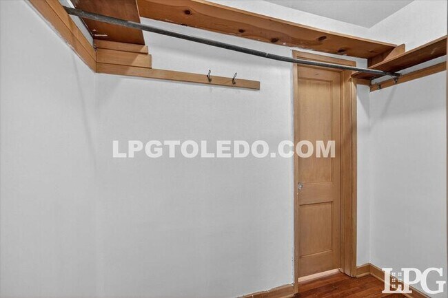 Building Photo - 4124 Vermaas Ave