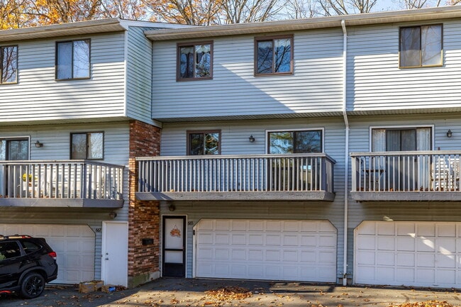 Building Photo - 665 Churchill Dr