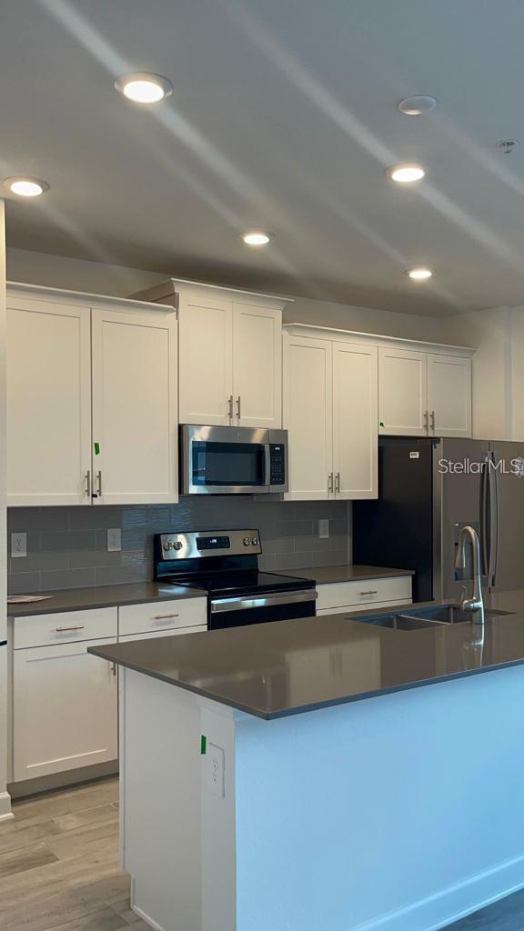 Building Photo - 11233 Listening Dr