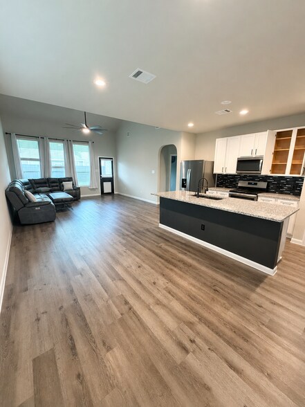 Building Photo - 2291 Raider Dr