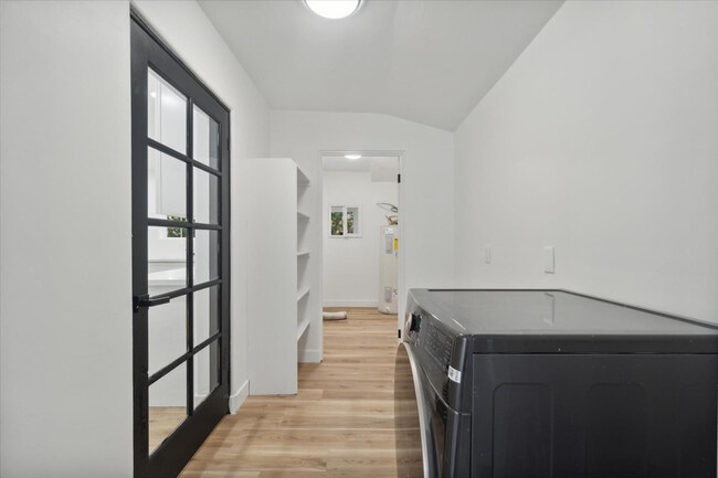 Building Photo - 8525 E Clarendon Ave