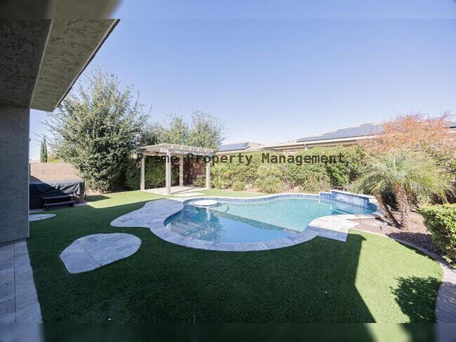 Building Photo - 2612 W Perola Dr