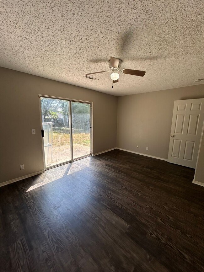 Building Photo - Charming 3 Bedroom, 2 Bath Home in the Hea...