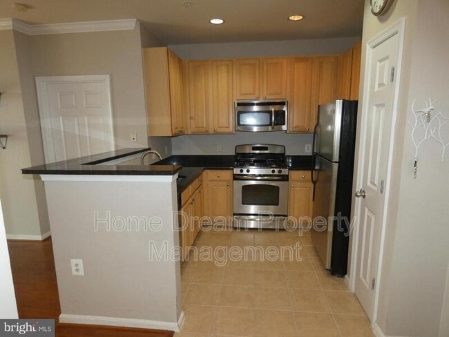 Building Photo - 2465 Army Navy Dr