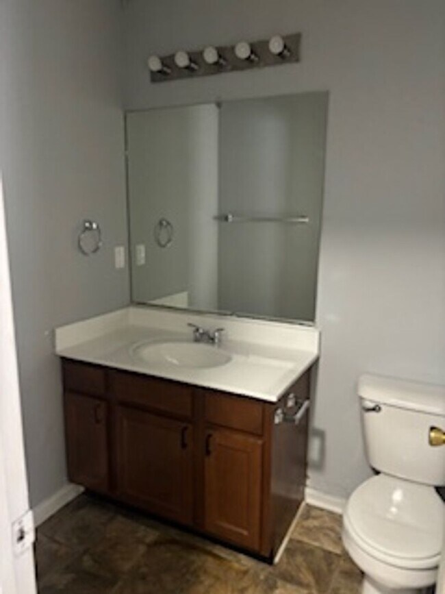 Building Photo - RH - 331