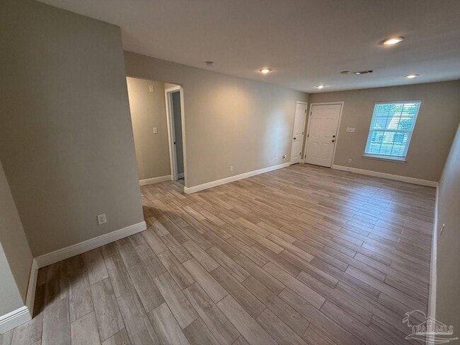 Building Photo - 3238 Redwood Ln