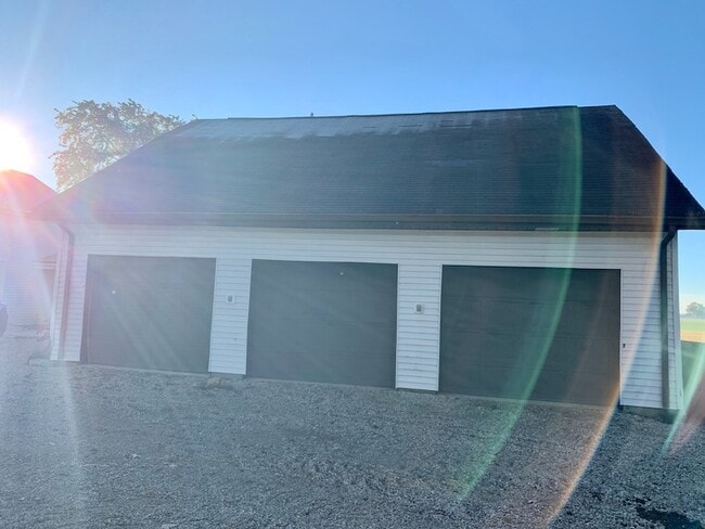 Building Photo - Crestview Schools, large garage & barn on about 2 acres