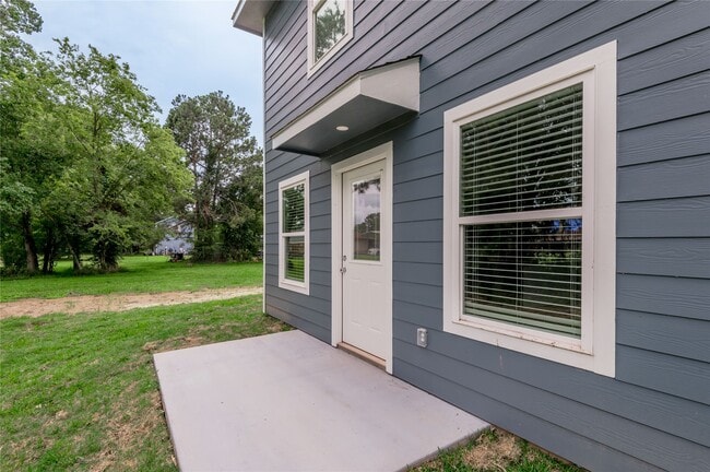 Building Photo - 140 Shady Oaks