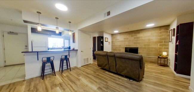 Building Photo - 1116 Moro St