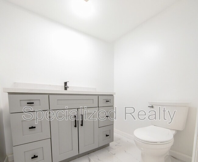Building Photo - 9603 Van Nuys Blvd