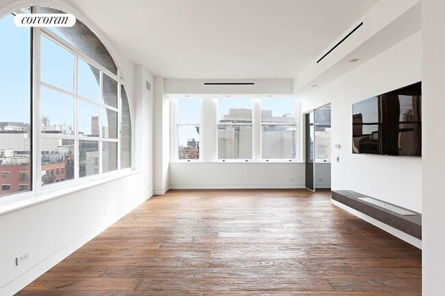 Primary Photo - 172 Crosby St