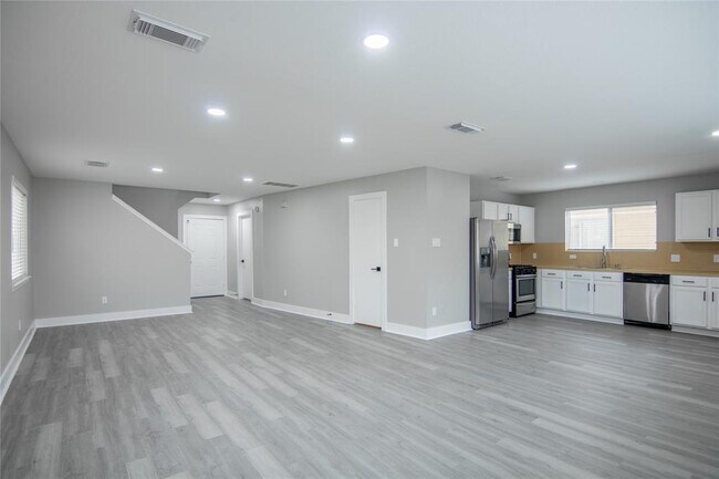 Building Photo - 20911 Young Meadows Way