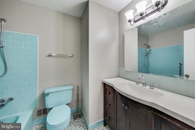 Building Photo - 5406 Parkvale Terrace