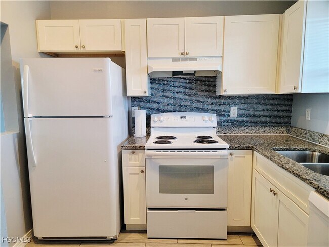 Building Photo - 2210 Haviland Ave S