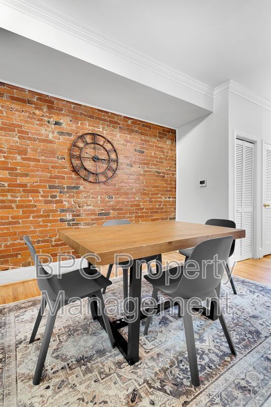 Building Photo - 1037 5th St NE