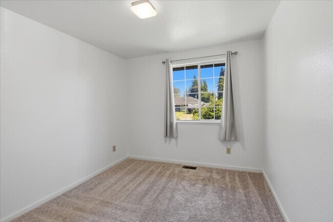 Building Photo - 3bd/2ba Granite Falls Home