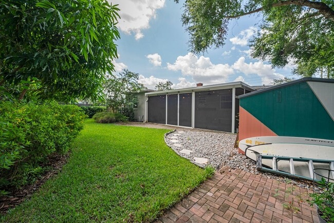 Building Photo - Charming and Updated 2/2 Home in Colonial ...