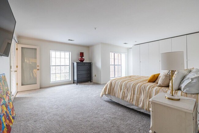 Building Photo - 27301 Plantation Dr NE