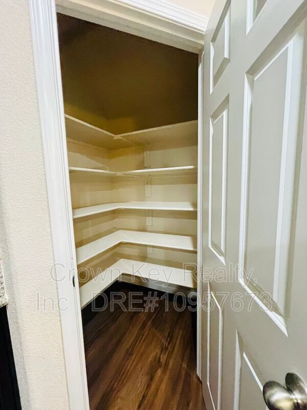 Building Photo - 611 W Strauss Dr