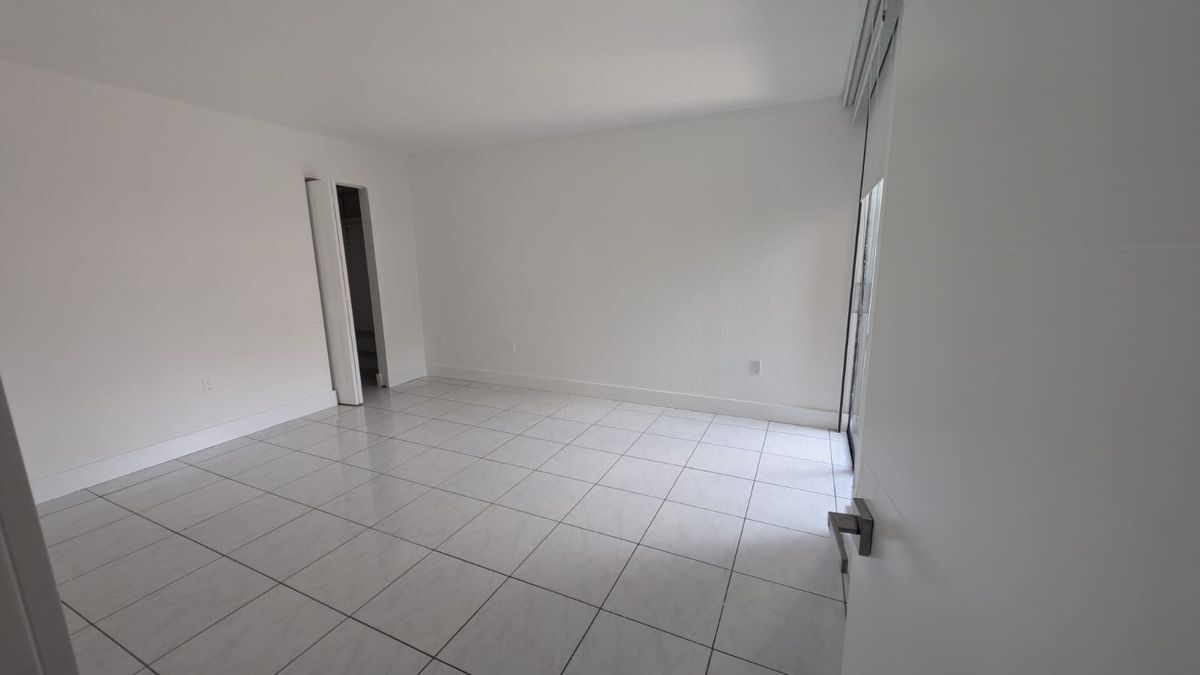 Building Photo - 10400 SW 108th Ave