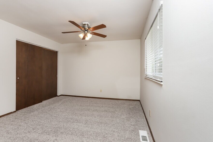 Building Photo - 1126 Borden Dr