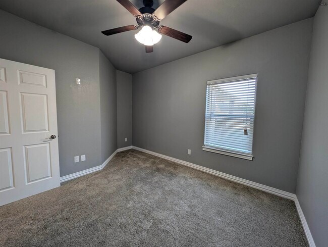 Building Photo - 2916 S Shepherds Glen