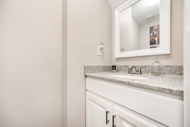 Building Photo - 6307 Cliffside Dr
