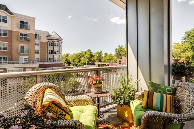 Building Photo - 525 Kedzie St