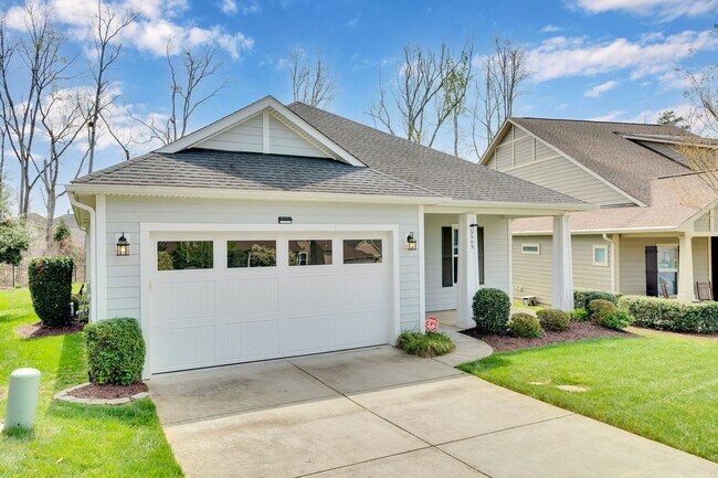 Building Photo - Light, bright, and move-in ready home in the highly sought-after Trilogy at Lake Norman community...