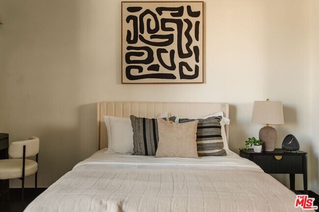 Building Photo - 655 S Hope St