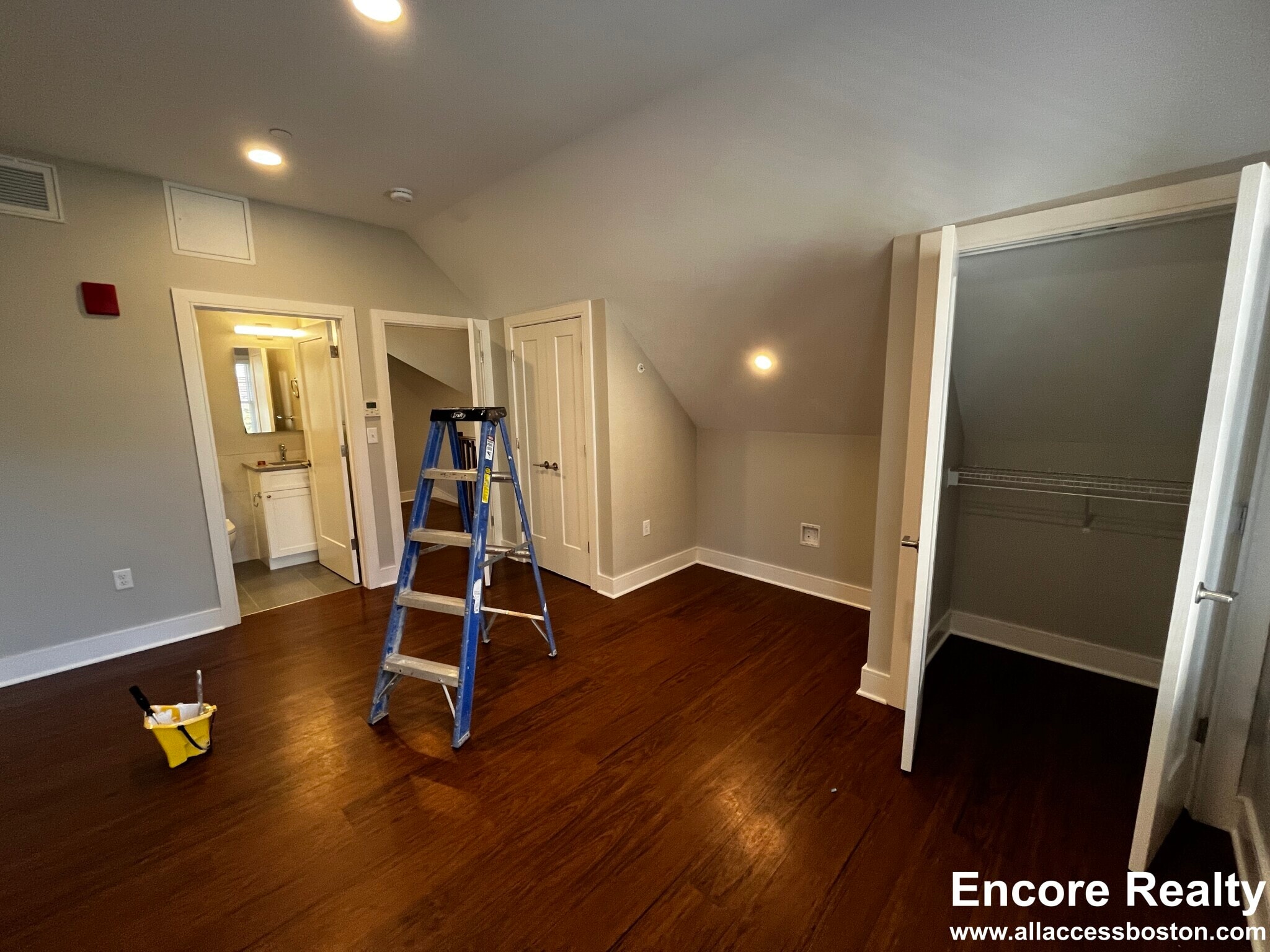 Building Photo - 39 Harvard Way