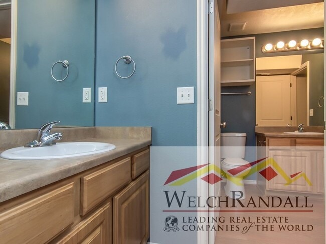 Building Photo - Comfort Meets Style: 2 Bed, 1.5 Bath Herri...