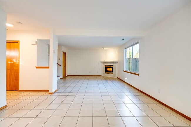 Building Photo - Modern Comfort in Silver Lake | 3-Bed, 2.5-Bath Home