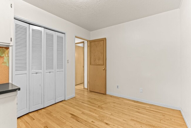 Building Photo - 9877 SE 33rd Ave