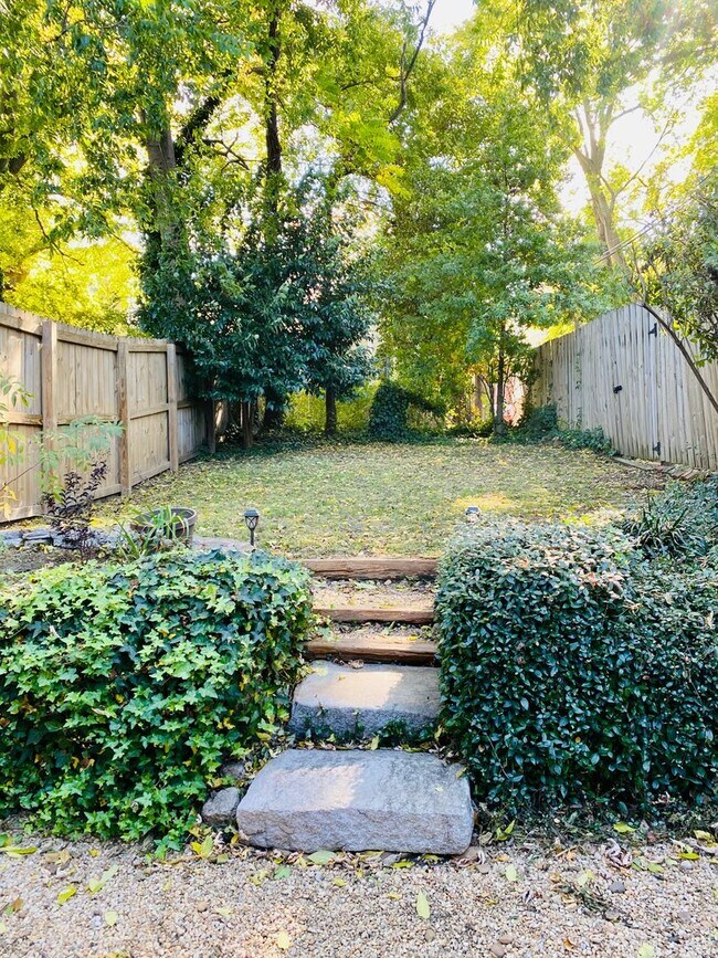 Building Photo - Beautifully Renovated 2bdrm/1.5bth Row House Located in Historic Church Hill!!