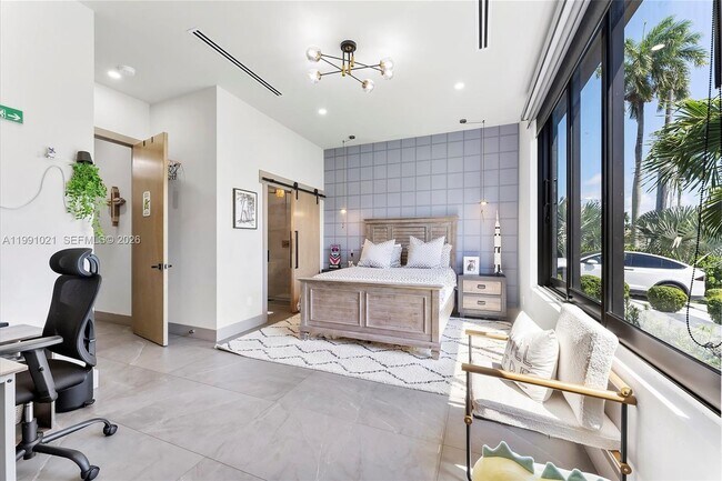 Building Photo - 2215 NE 19th St