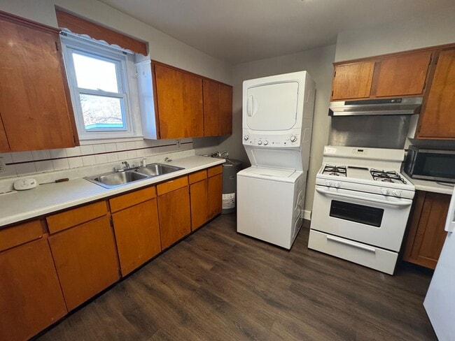 Building Photo - 1006 N 12th St