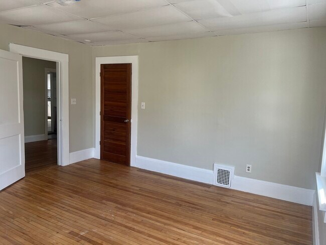 Building Photo - 8 Normandy Rd