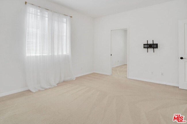 Building Photo - 3971 Somerston Way