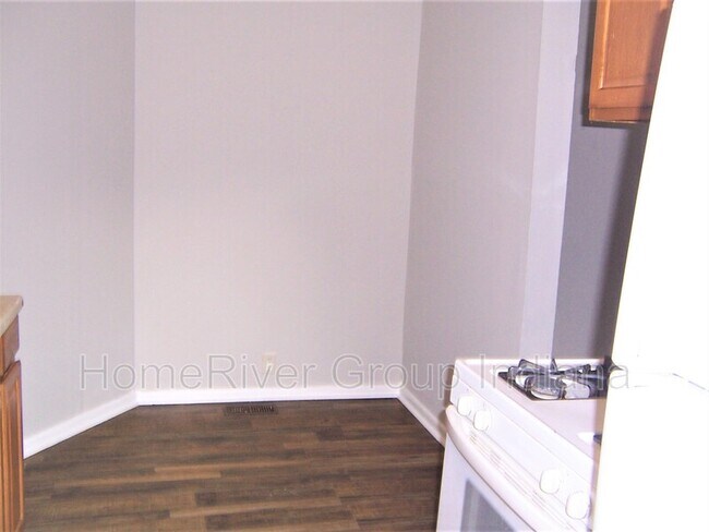 Building Photo - 3301 W 11th St