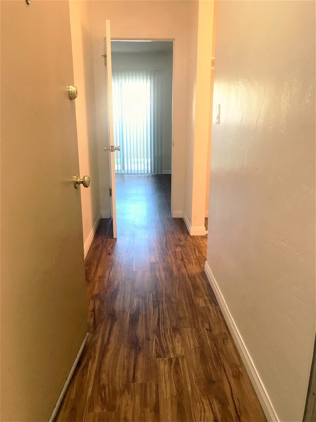 Primary Photo - 5033 Clairemont Mesa Blvd